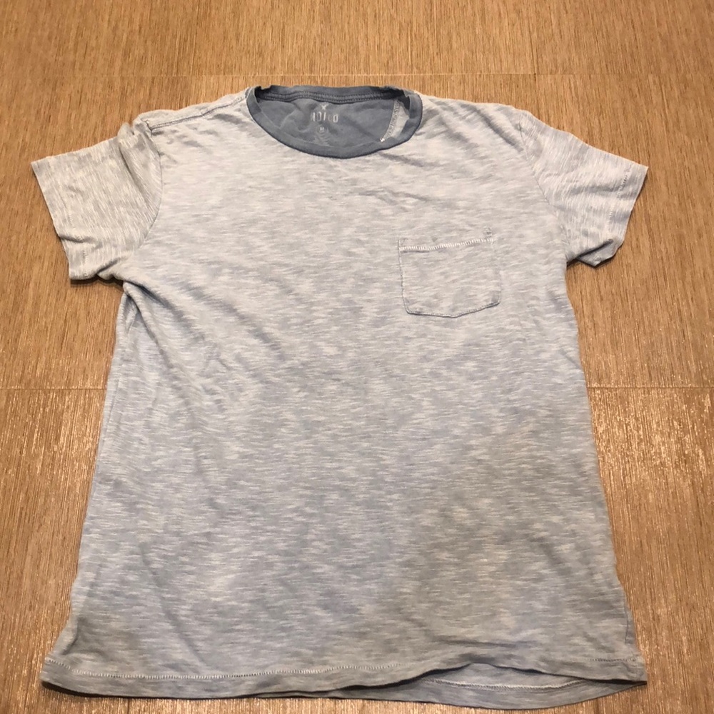 American Eagle T shirt